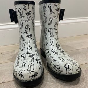 Jessica Simpson rubber rain boots